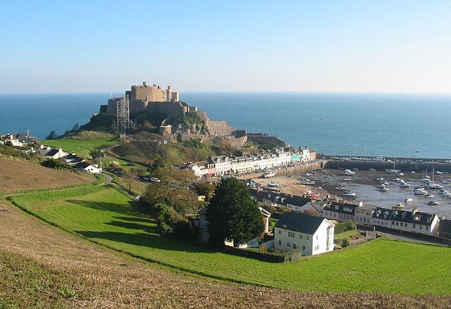 640px-Mont_Orgueil_and_Gorey_harbour,_Jersey