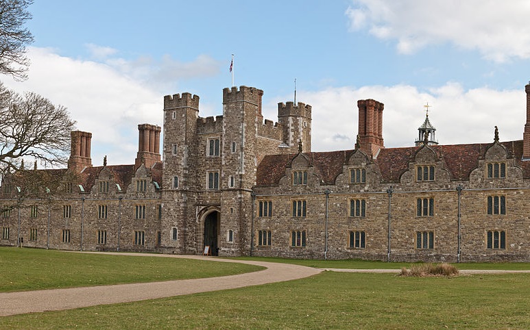 Knole Gatehouse Gets Lottery Grant