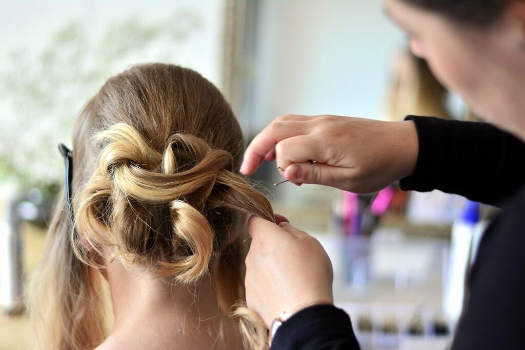 Young Welsh Carer pada akhirnya dapat mendirikan bisnis tata rambut
